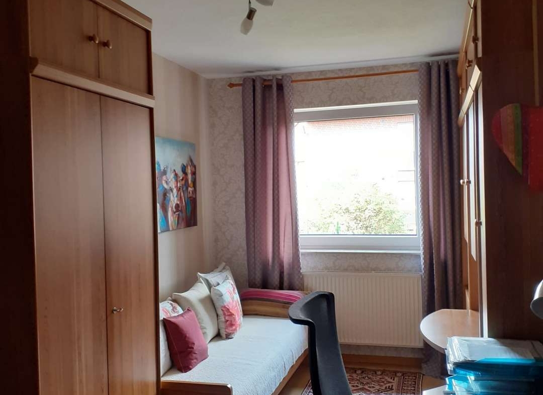 Kinder-/ Arbeitszimmer 1