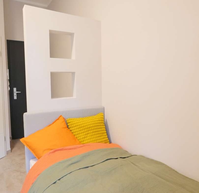 Wohn-/Schlafzimmer mit offener Küche