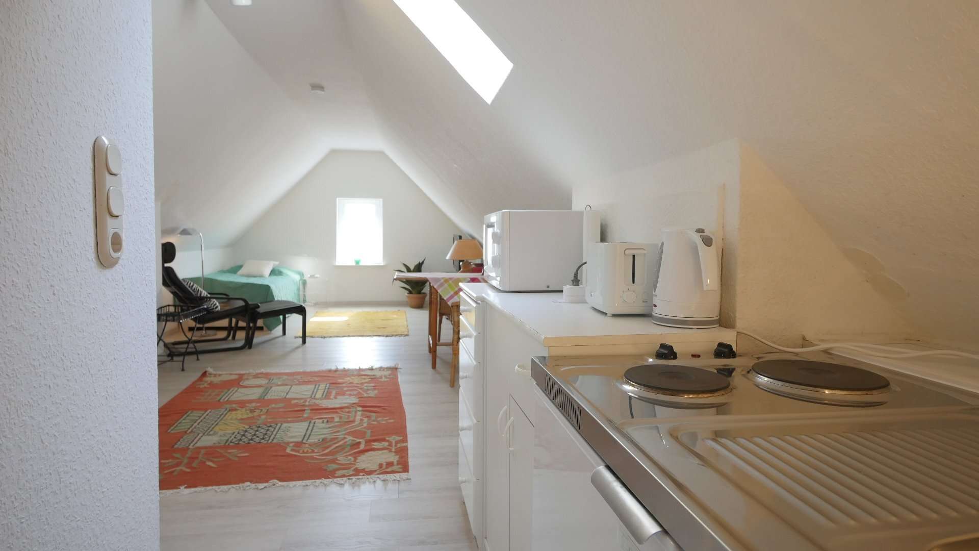 Bothfeld – Hübsches Apartment im Dachgeschoss mit Internet! - Foto 5