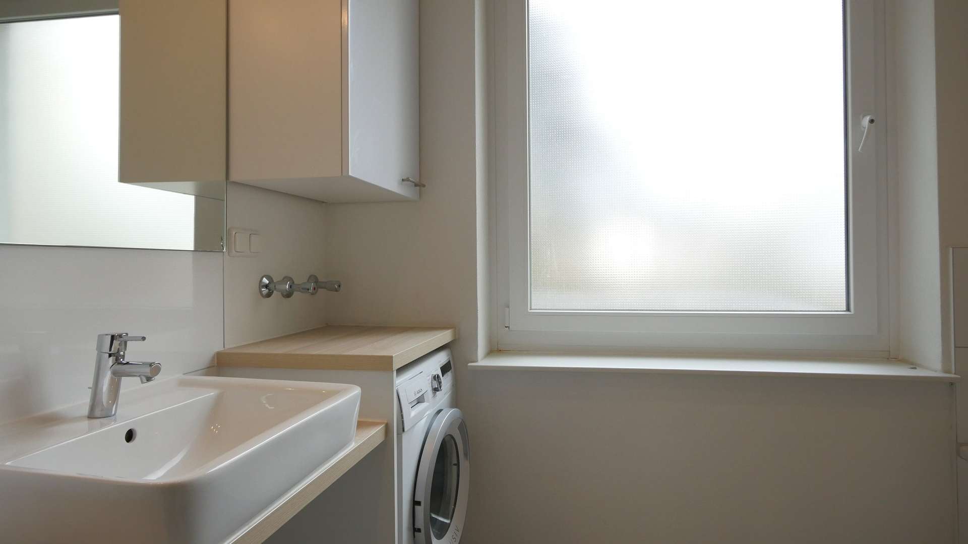 Modern möblierte Wohnung in Maschseenähe mit Balkon und Internet - Foto 5