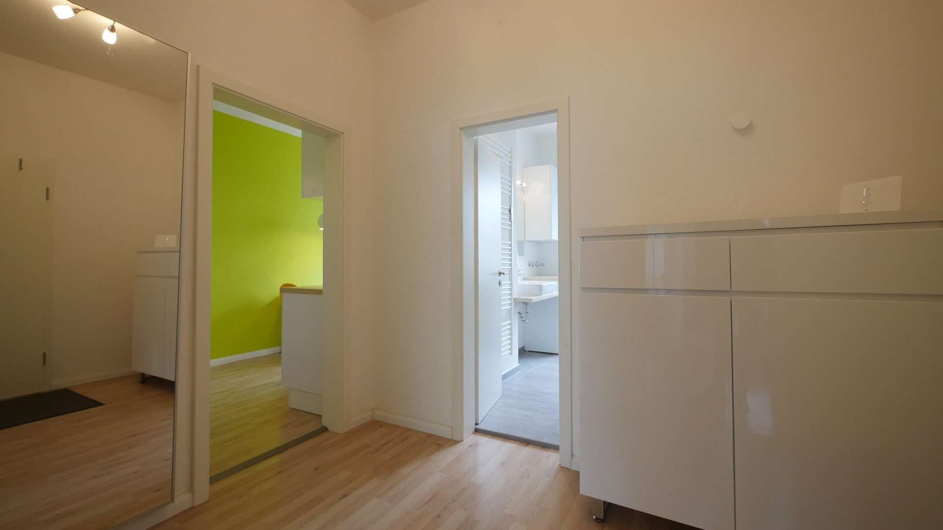 Modern möblierte Wohnung in Maschseenähe mit Balkon und Internet - Foto 4