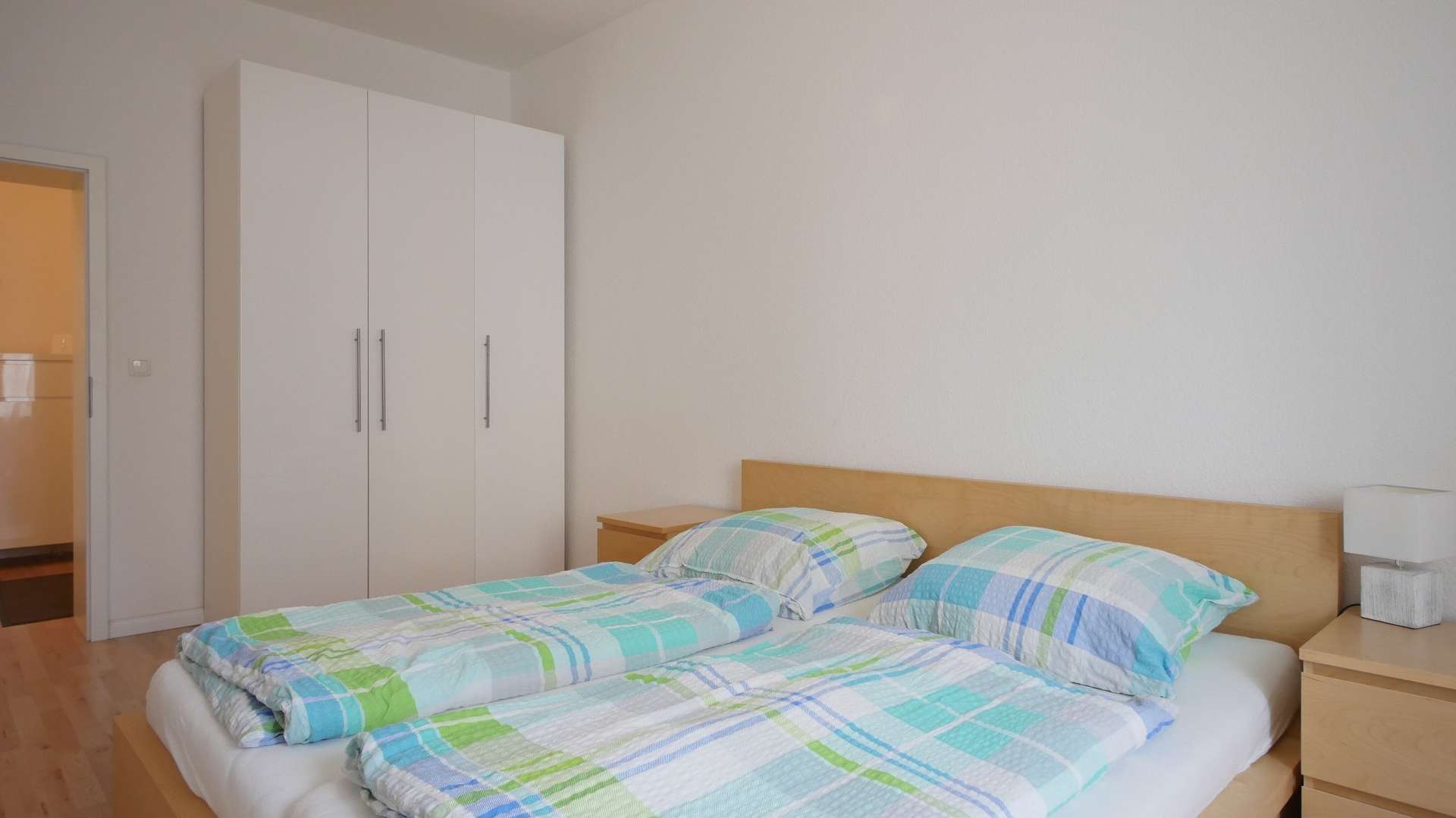 Modern möblierte Wohnung in Maschseenähe mit Balkon und Internet - Foto 2