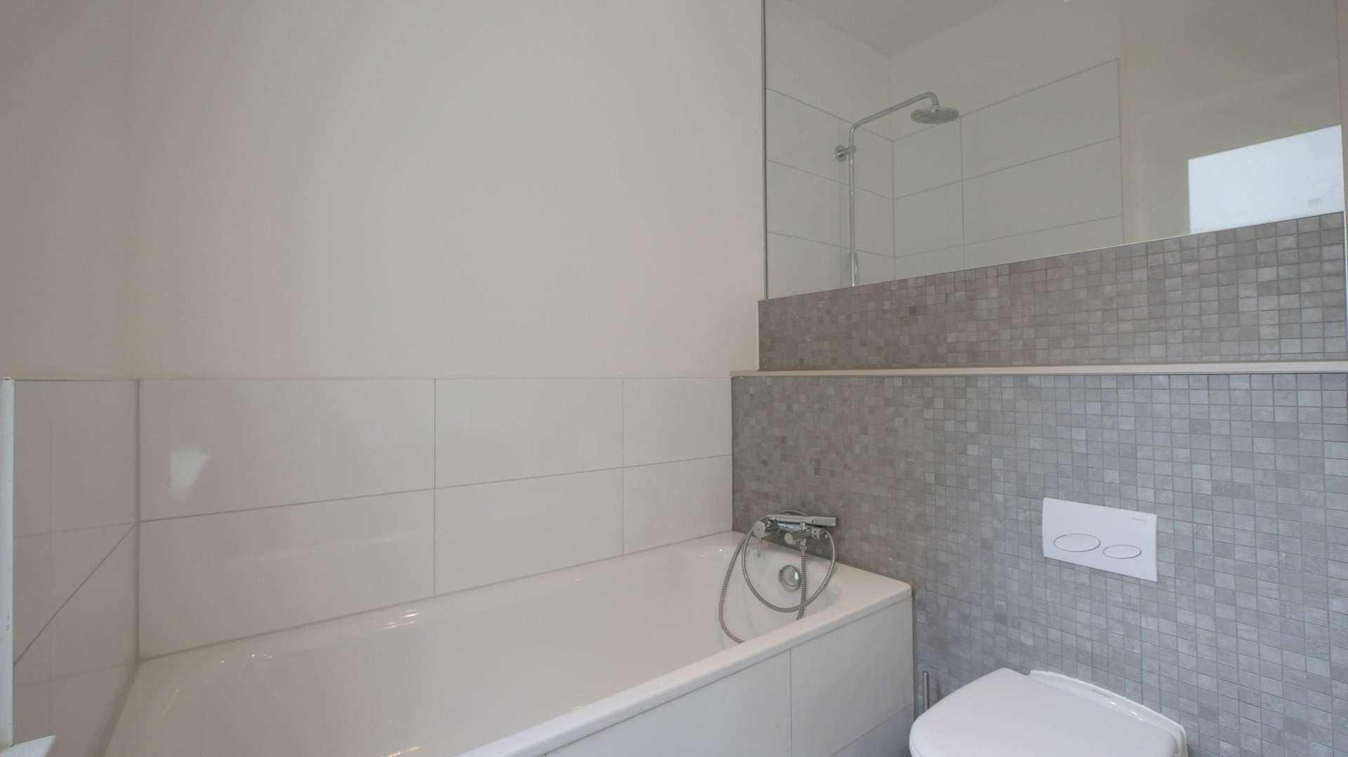 Modern möblierte Wohnung in Maschseenähe mit Balkon und Internet - Foto 3