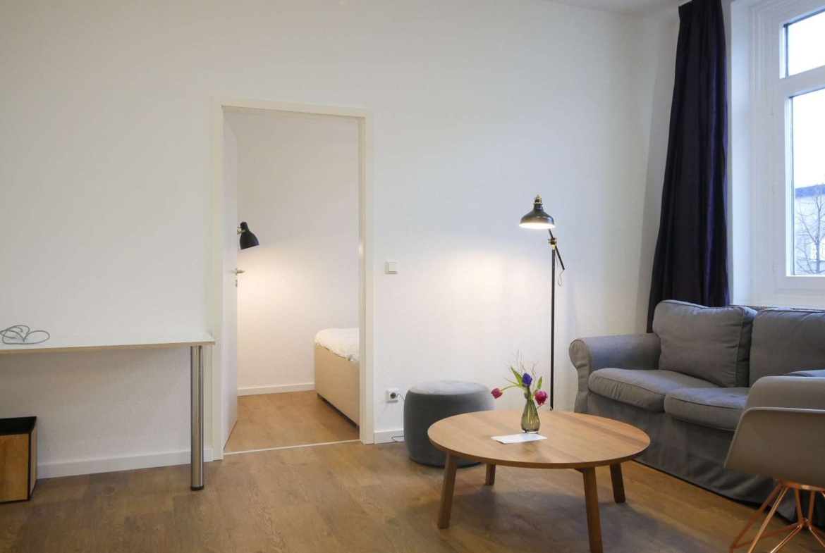Wohn-/Arbeits-/Schlafzimmer