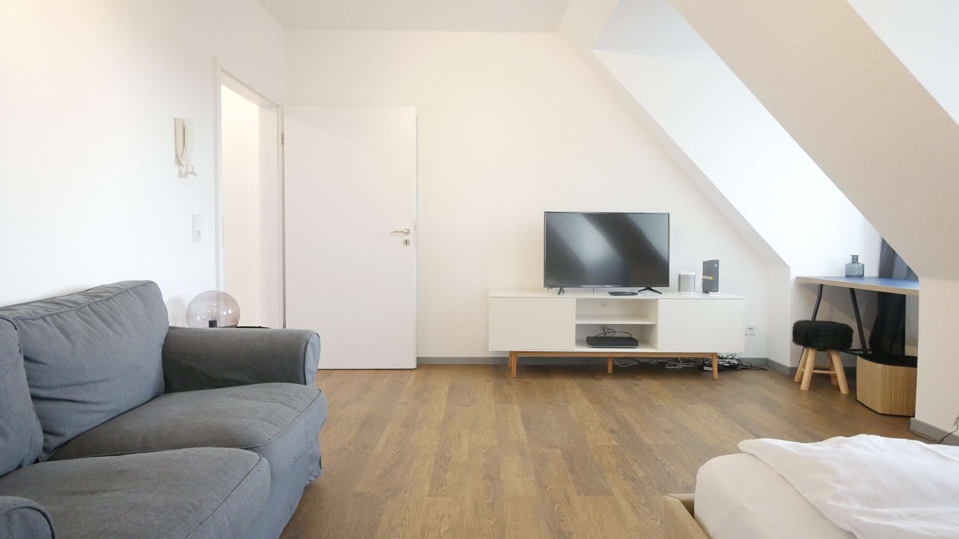 Wohn-/Schlafzimmer Wohn-/Schlafzimmer