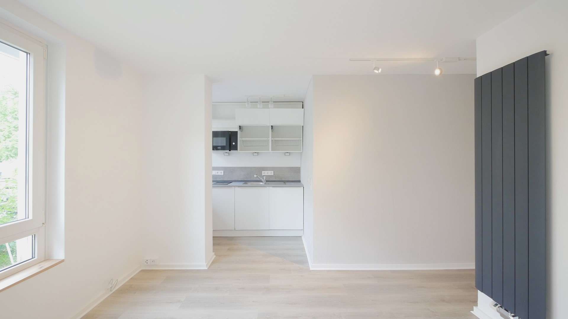 Wohnzimmer mit Blick in Küche Wohnzimmer mit Blick in Küche