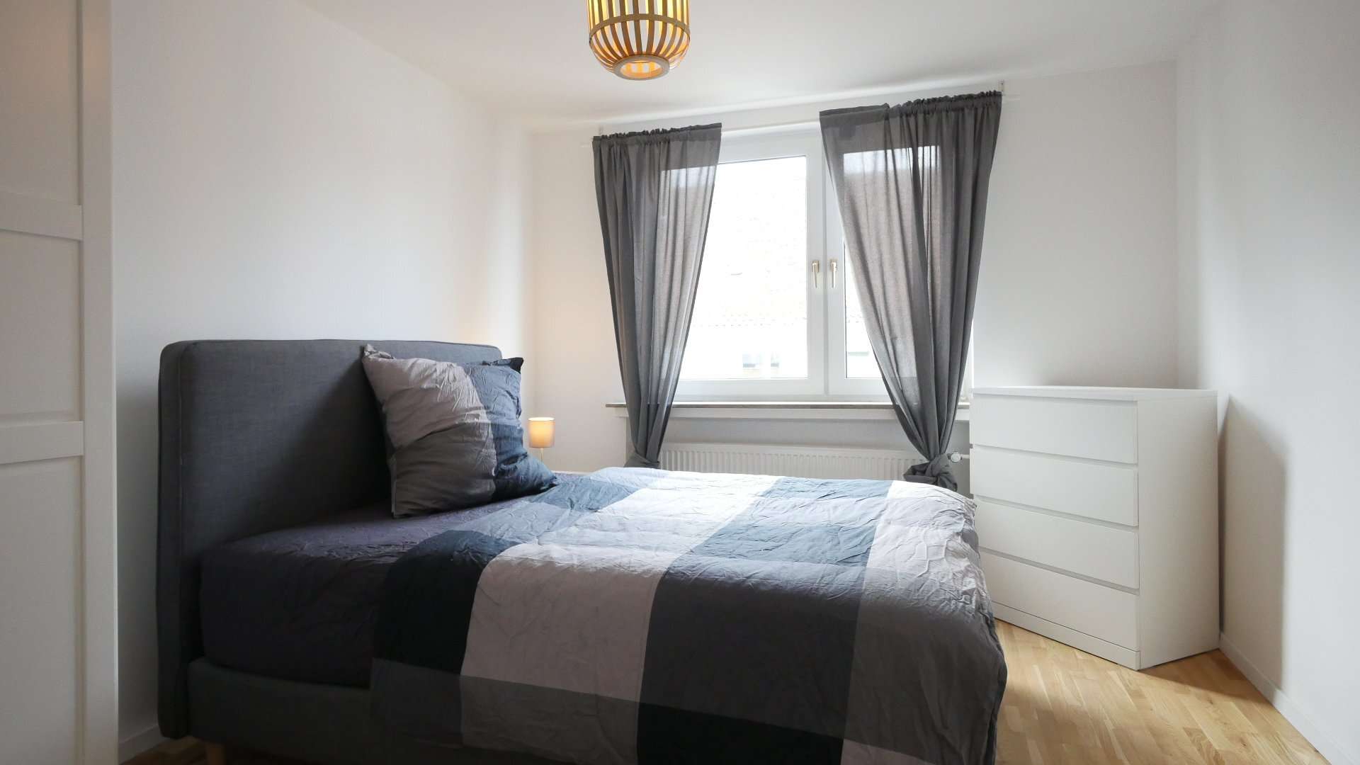 Schlafzimmer 1