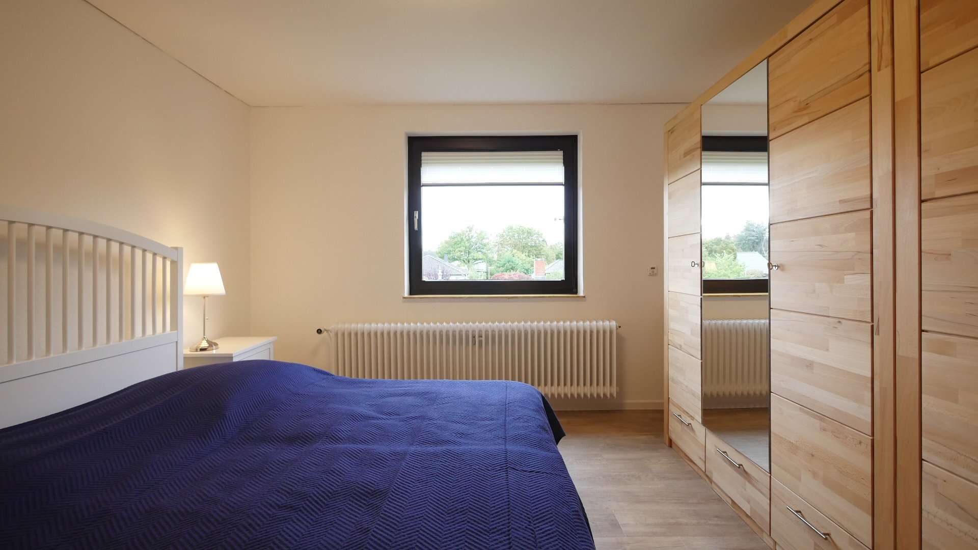 Schlafzimmer 1