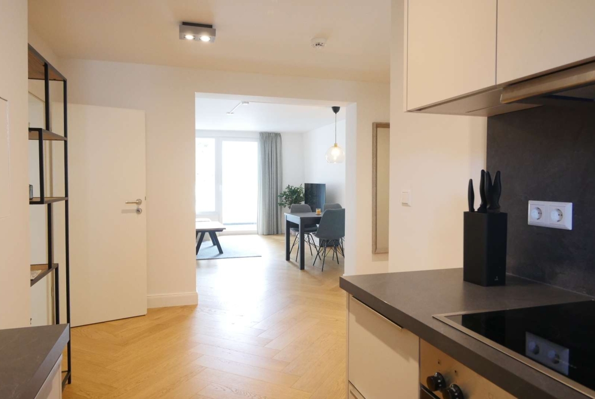 Blick von der Küche zum Wohnzimmer