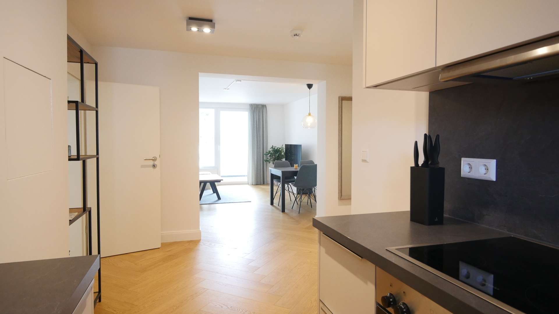 Blick von der Küche zum Wohnzimmer Blick von der Küche zum Wohnzimmer