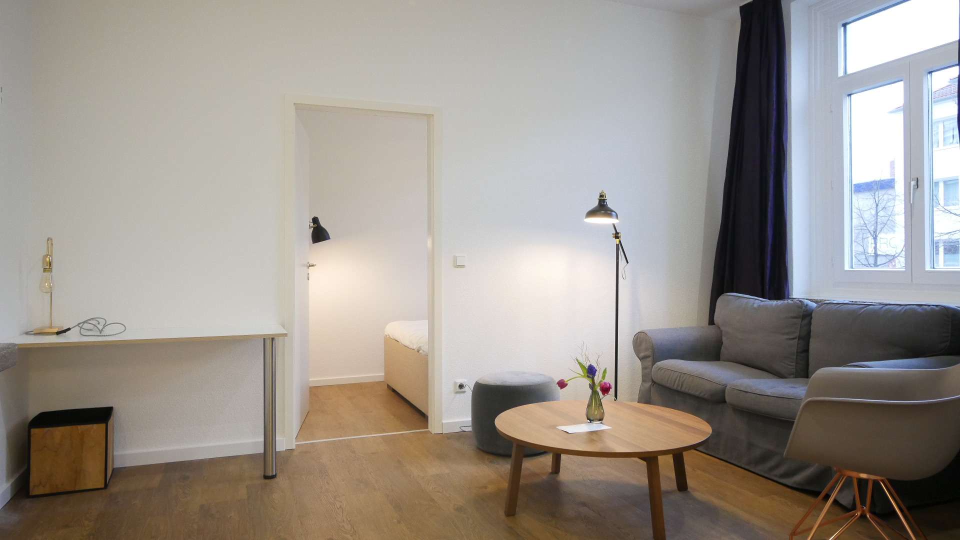 Wohn-/Arbeits-/Schlafzimmer Wohn-/Arbeits-/Schlafzimmer
