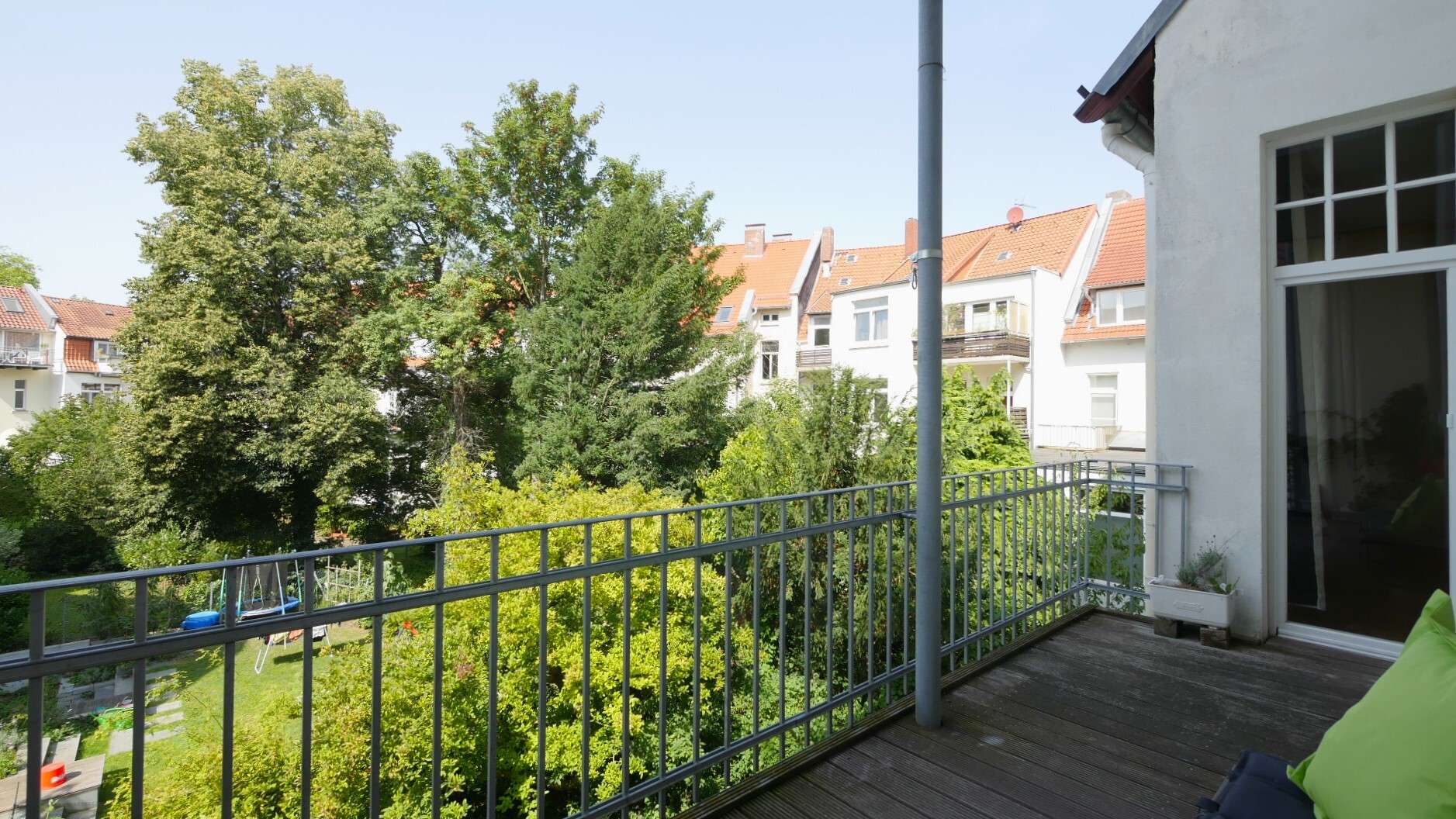 Balkon mit Blick in den Innenhof