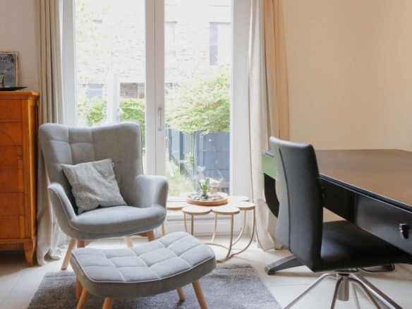 Wohn-/Arbeitszimmer